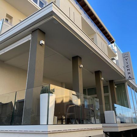 Hotel Vienna Rivazzurra Rimini Esterno foto