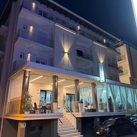 Hotel Vienna Rivazzurra Rimini Esterno foto