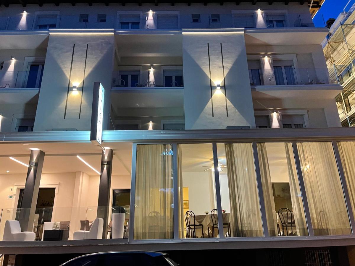 Hotel Vienna Rivazzurra Rimini Esterno foto