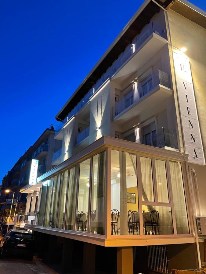Hotel Vienna Rivazzurra Rimini Esterno foto