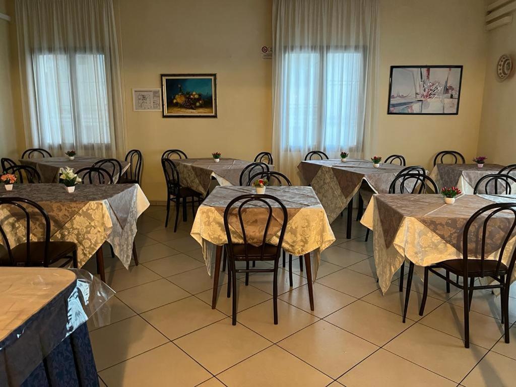 Hotel Vienna Rivazzurra Rimini Esterno foto