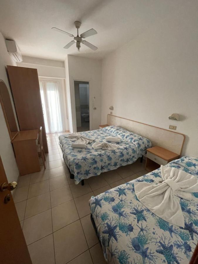 Hotel Vienna Rivazzurra Rimini Esterno foto