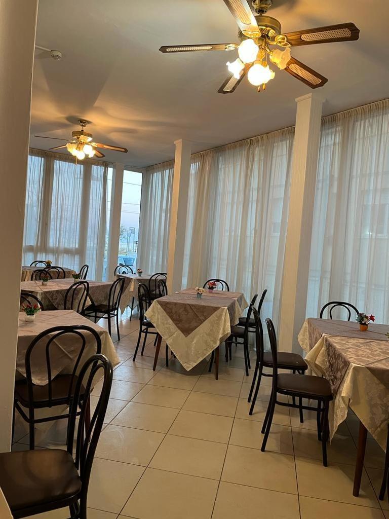 Hotel Vienna Rivazzurra Rimini Esterno foto