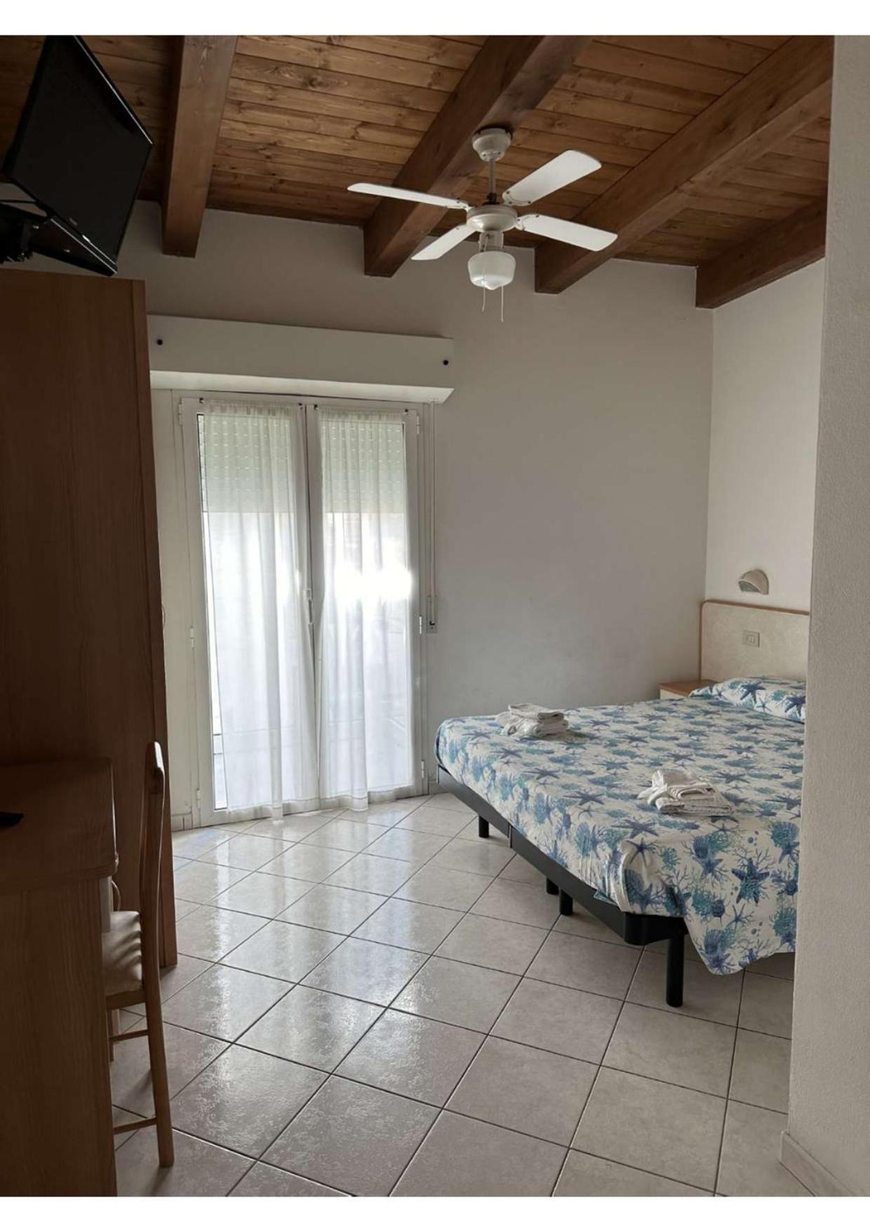 Hotel Vienna Rivazzurra Rimini Esterno foto