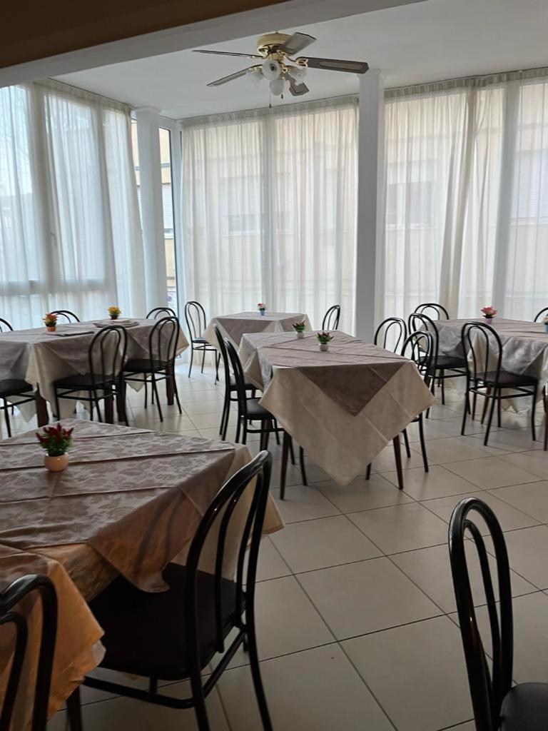 Hotel Vienna Rivazzurra Rimini Esterno foto