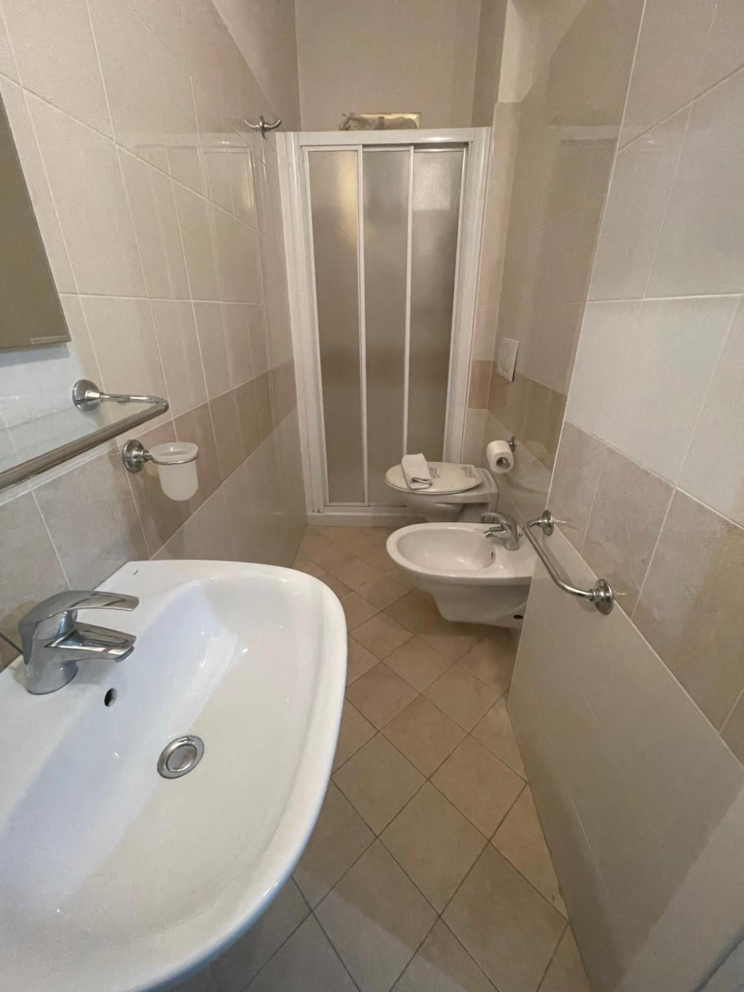 Hotel Vienna Rivazzurra Rimini Esterno foto
