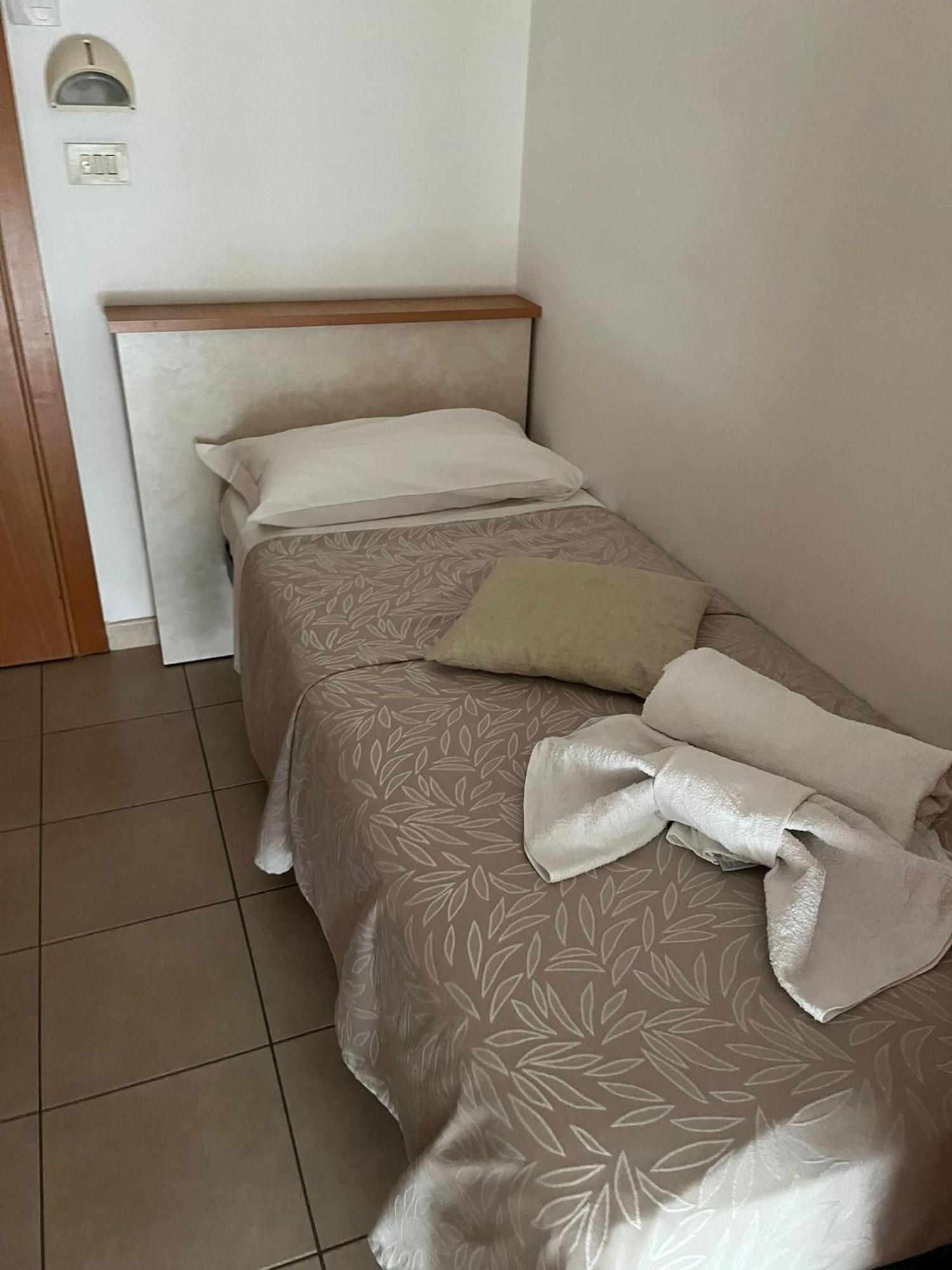 Hotel Vienna Rivazzurra Rimini Esterno foto