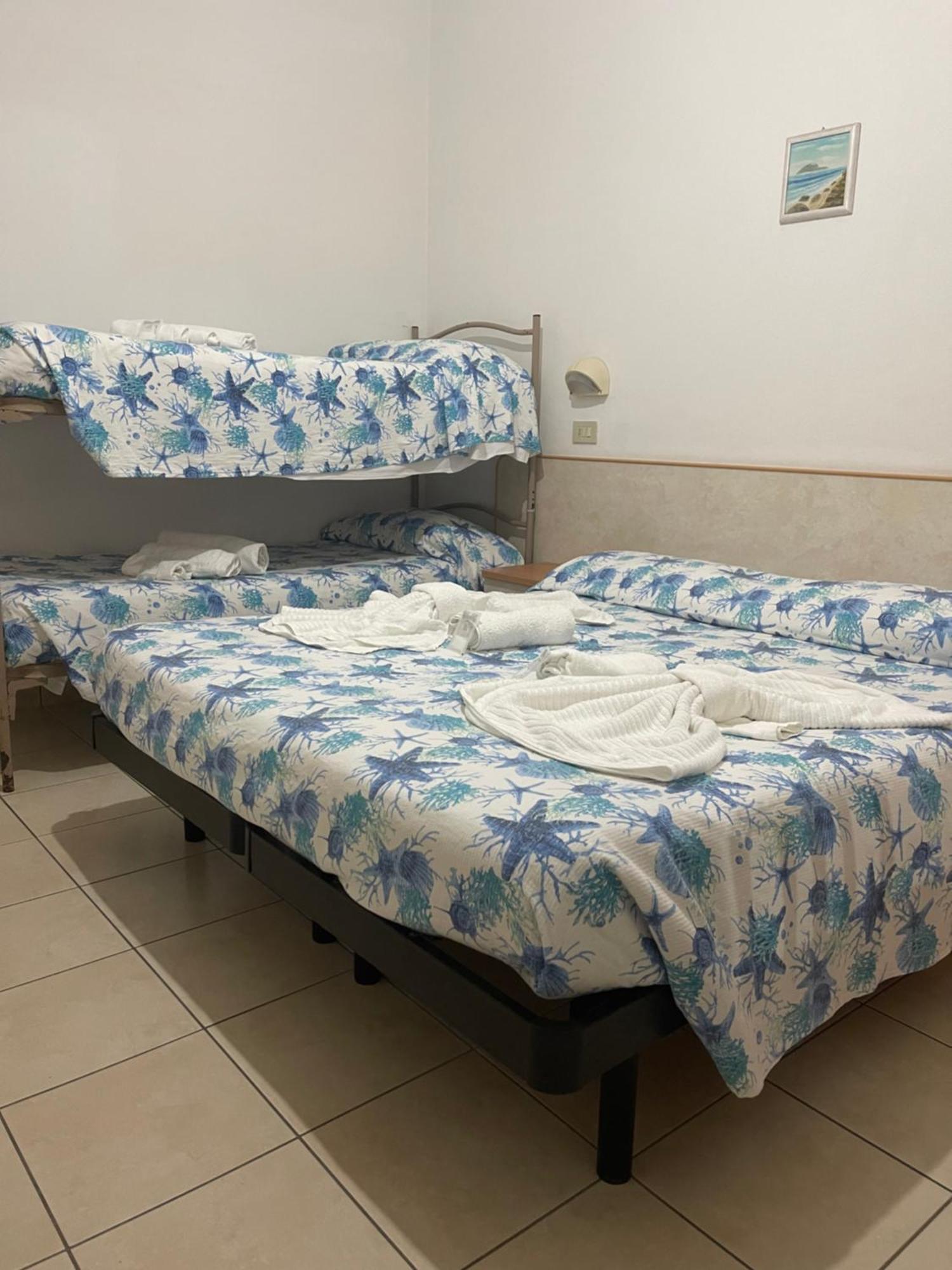 Hotel Vienna Rivazzurra Rimini Esterno foto