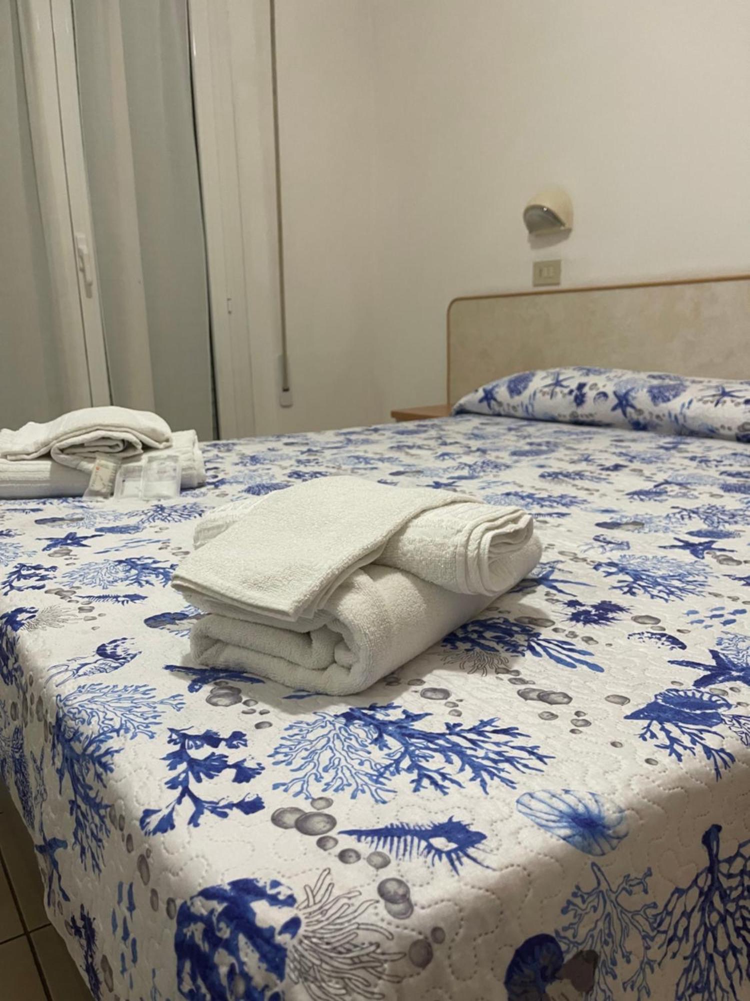Hotel Vienna Rivazzurra Rimini Esterno foto