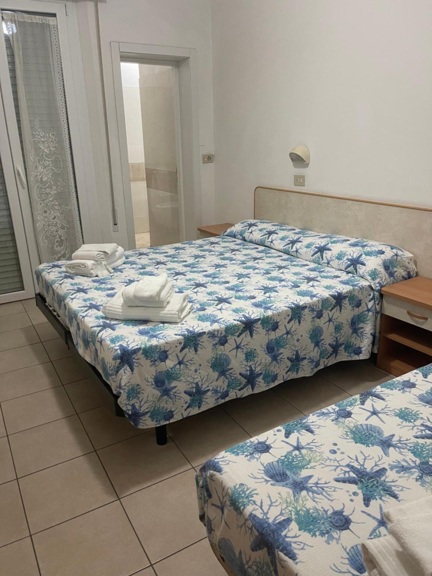 Hotel Vienna Rivazzurra Rimini Esterno foto