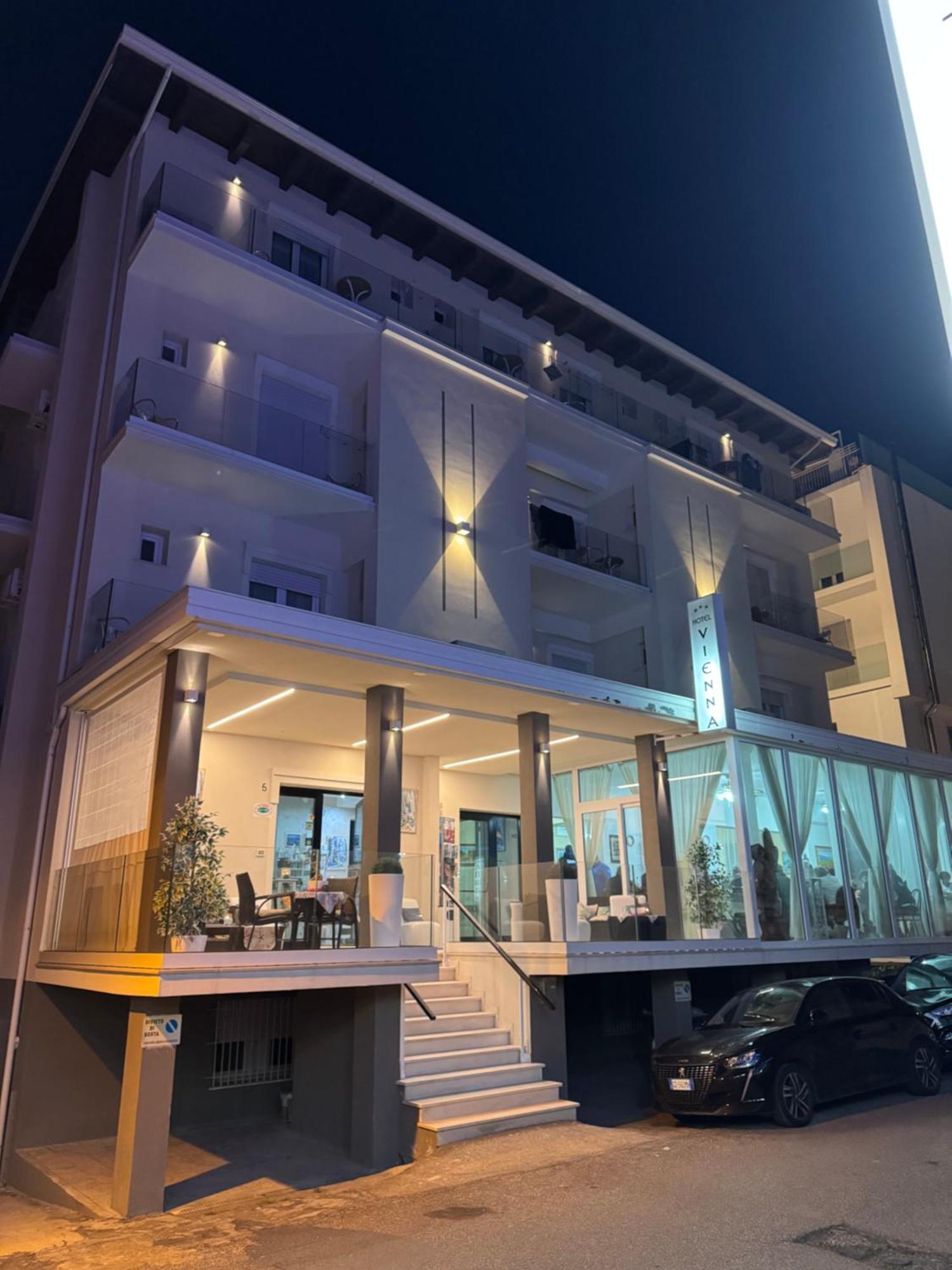 Hotel Vienna Rivazzurra Rimini Esterno foto