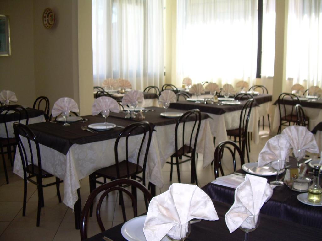 Hotel Vienna Rivazzurra Rimini Esterno foto